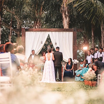 Dressing for an outdoor wedding