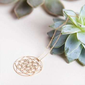 How To Style A Lace Wedding Dress