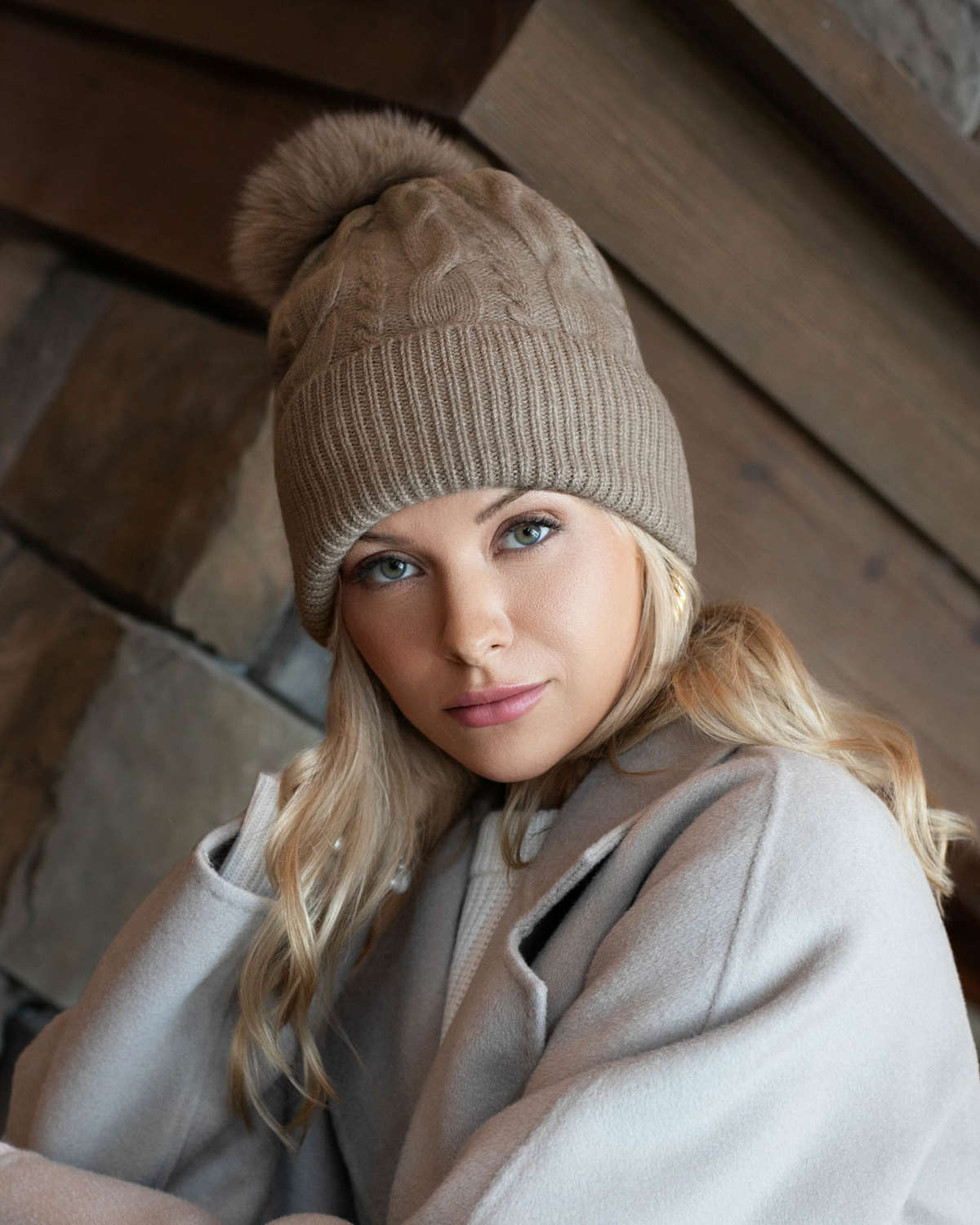 Cable-Knit Cashmere Beanie - Almond Amaretti