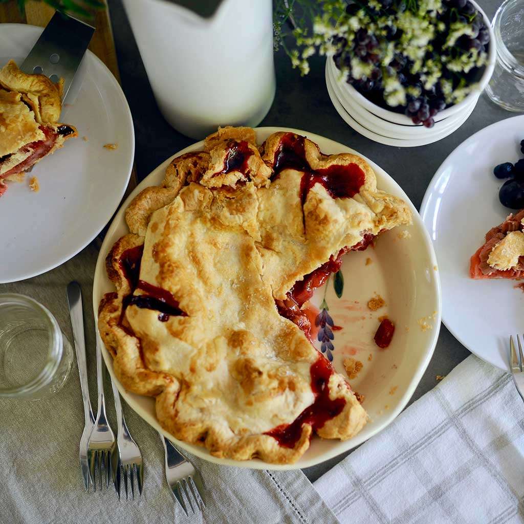 9 Inch Ceramic Deep Dish Pie Pan - Non Stick, White, with