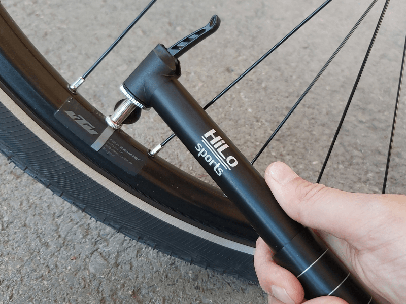 Testsieger Fahrrad Minipumpe TOUR AIR hat einen Feststellhebel aus Metall