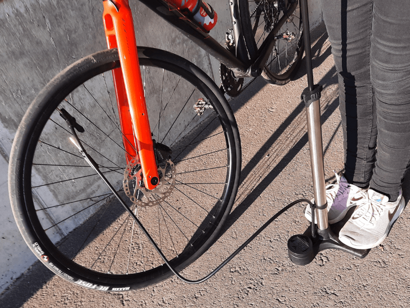 Fahrrad Standpumpe SPEEDY DIGITAL, hochwertiges Edelstahl Roht, enorm starke Pumpleistung