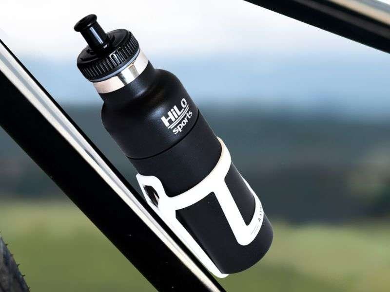 Isolierte Fahrrad Trinkflasche aus Edelstahl in schwarz