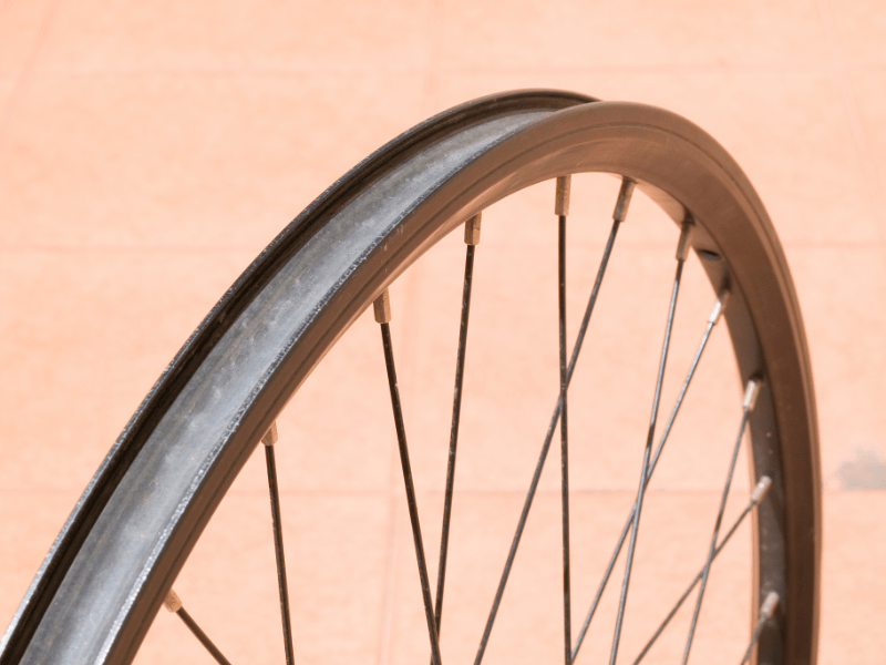 Intaktes Felgenband beim Fahrradreifen wechseln 