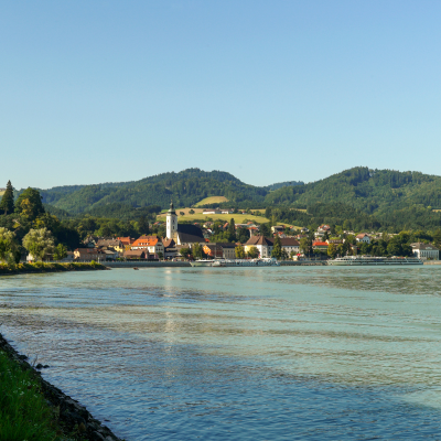 Donauufer an einem Dorf