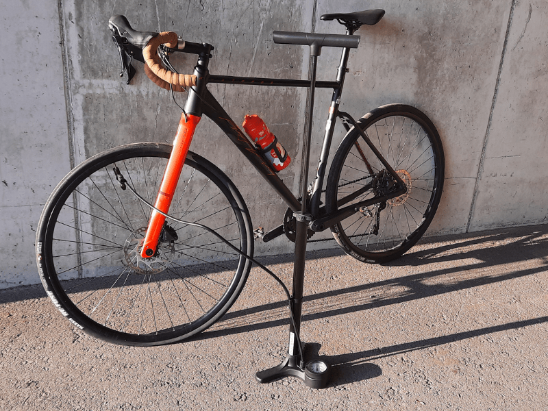 Fahrrad Standpumpe EASY, 110 cm langer Schlauch, ergonomischer Griff