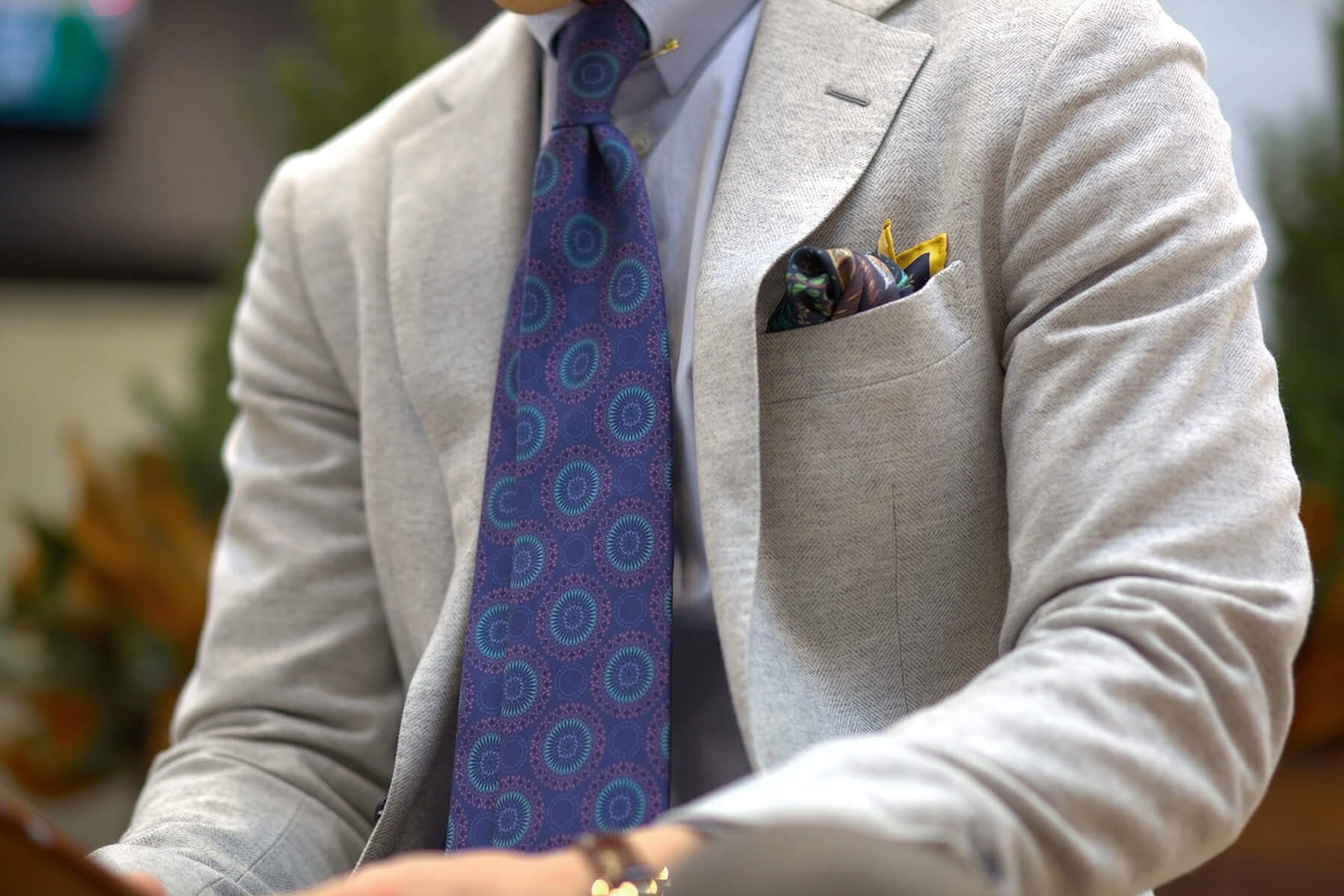 R. Culturi Orquestra Mandala Necktie and Stag Totem Pocket Square R. Culturi Orquestra Mandala Necktie and Stag Totem Pocket Square