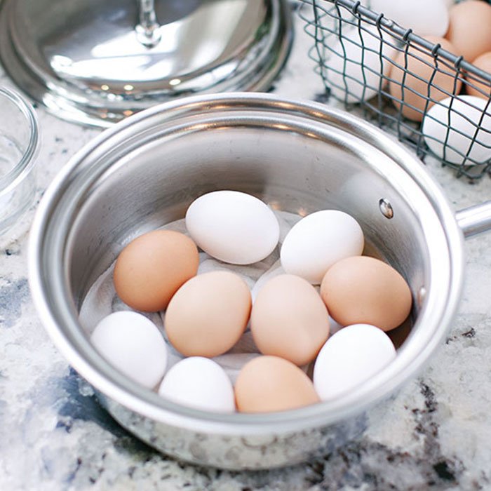 hard boiling eggs in a waterless 360 Cookware pot