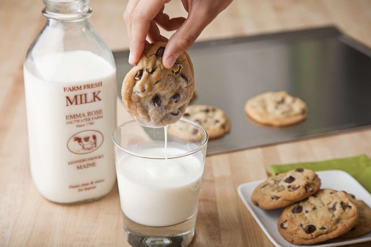 Cookies and Milk with 360 Cookware Baking Pans