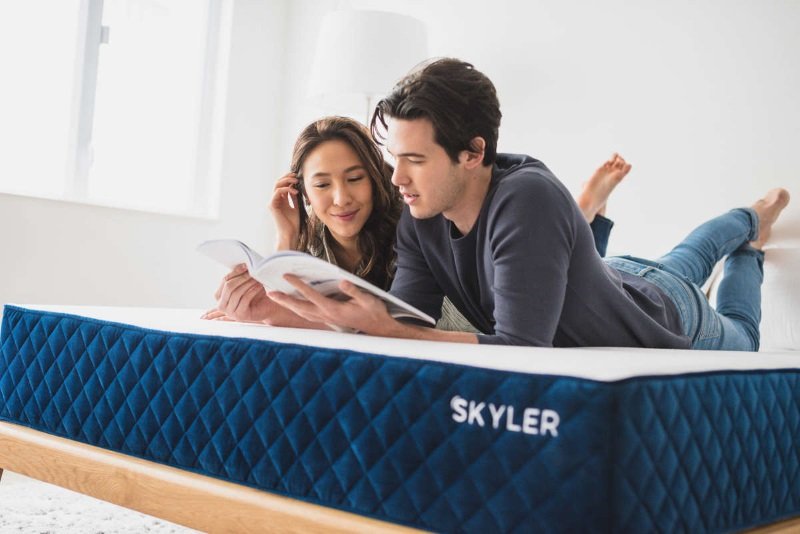 Skyler mattress couple reading casual
