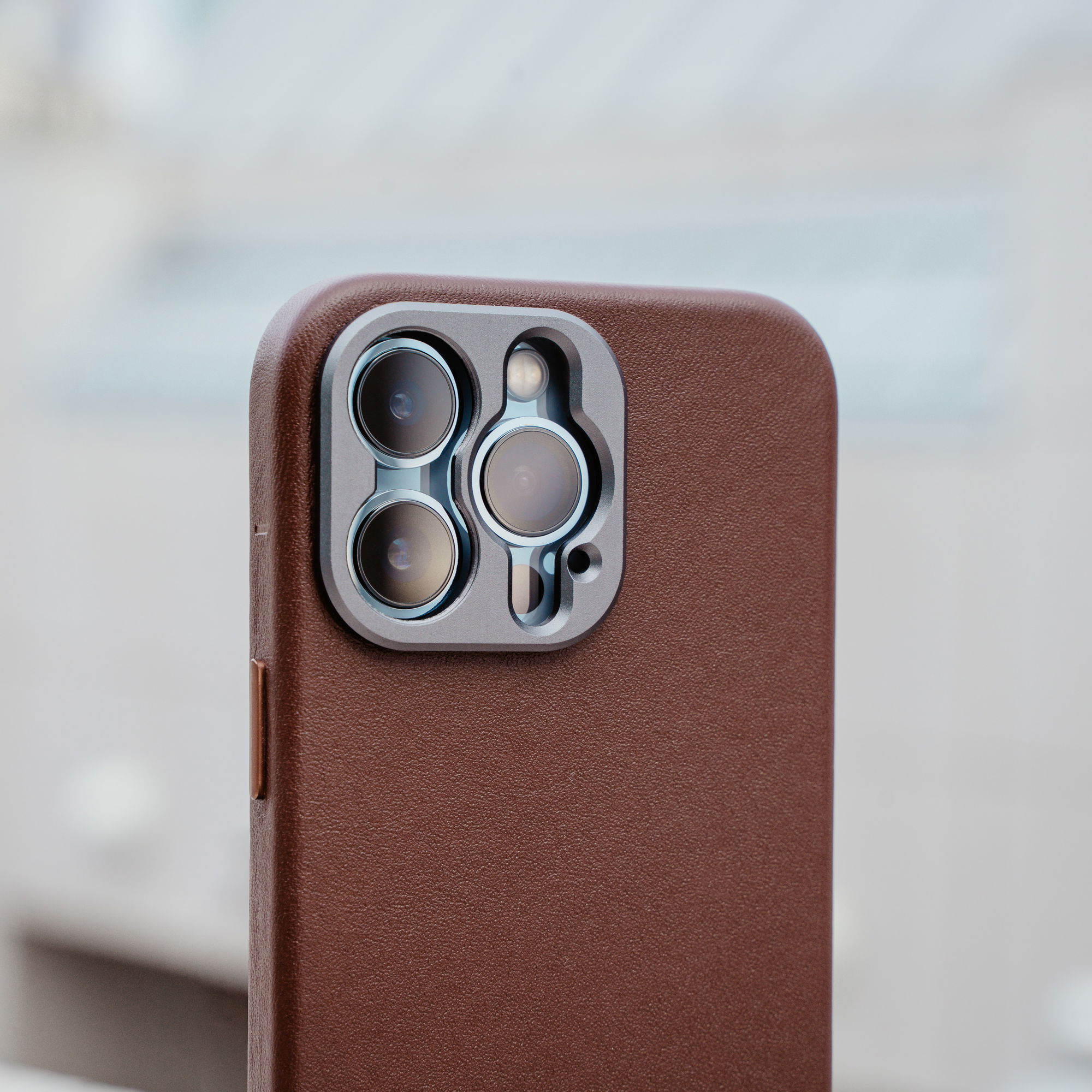 iPhone 13 Pro Leather Case  Brown (works with MagSafe) - SANDMARC