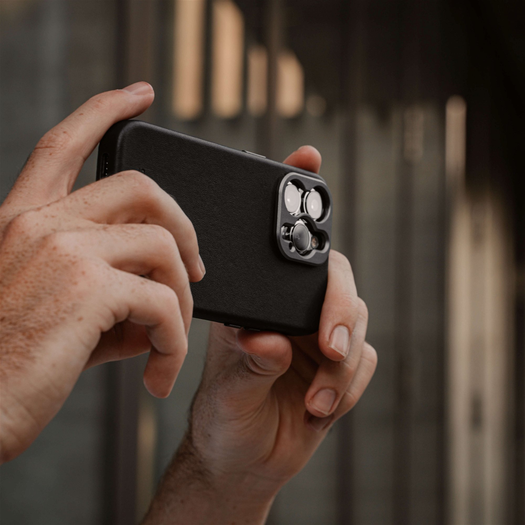 iPhone 15 Pro Leather Case  Black (MagSafe Compatible) - SANDMARC