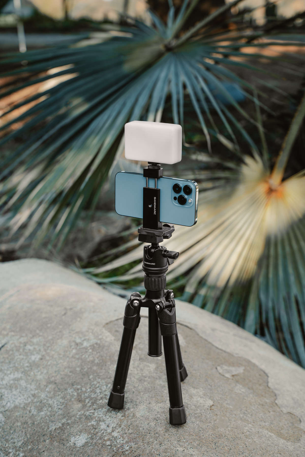 SANDMARC's iPhone Tripod for Hobbyist Photographer (Review) - Hongkiat