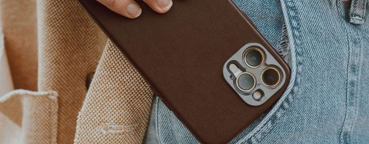 saddle brown and specially tanned non apple designed case with magsafe