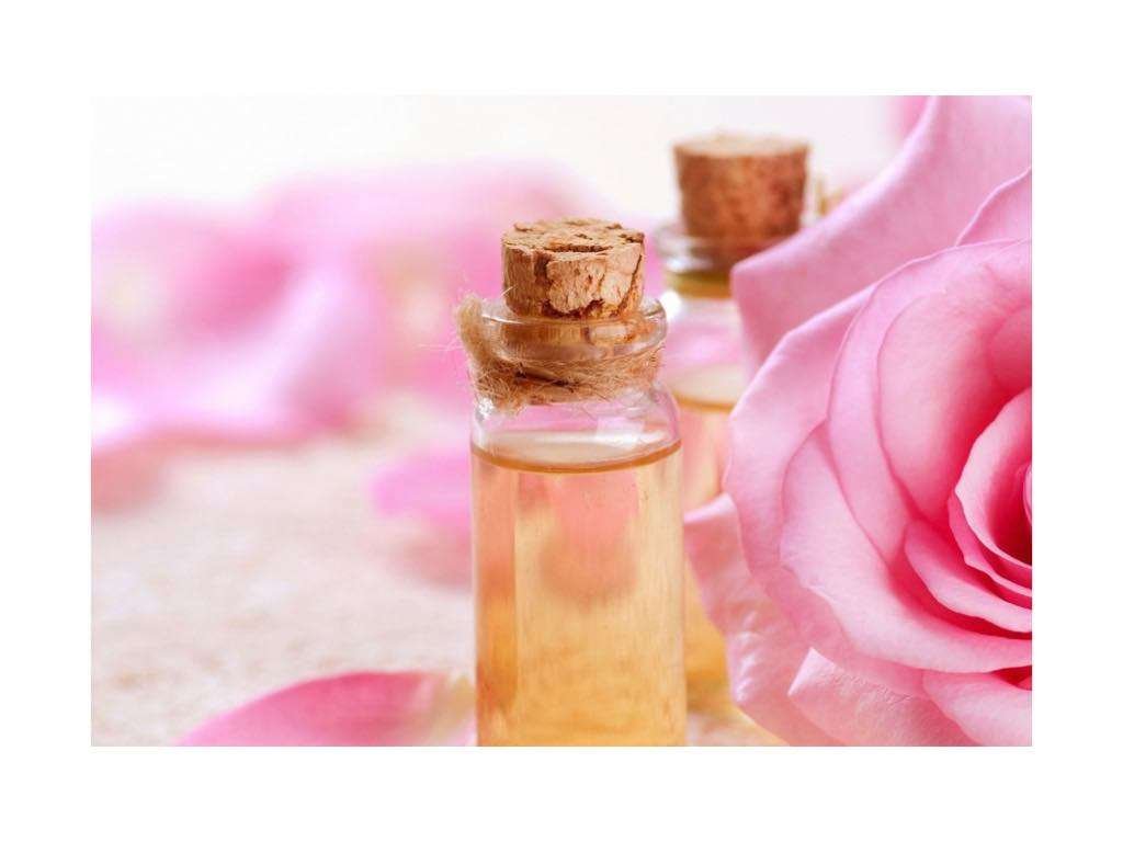 rose oil reduces stretch marks