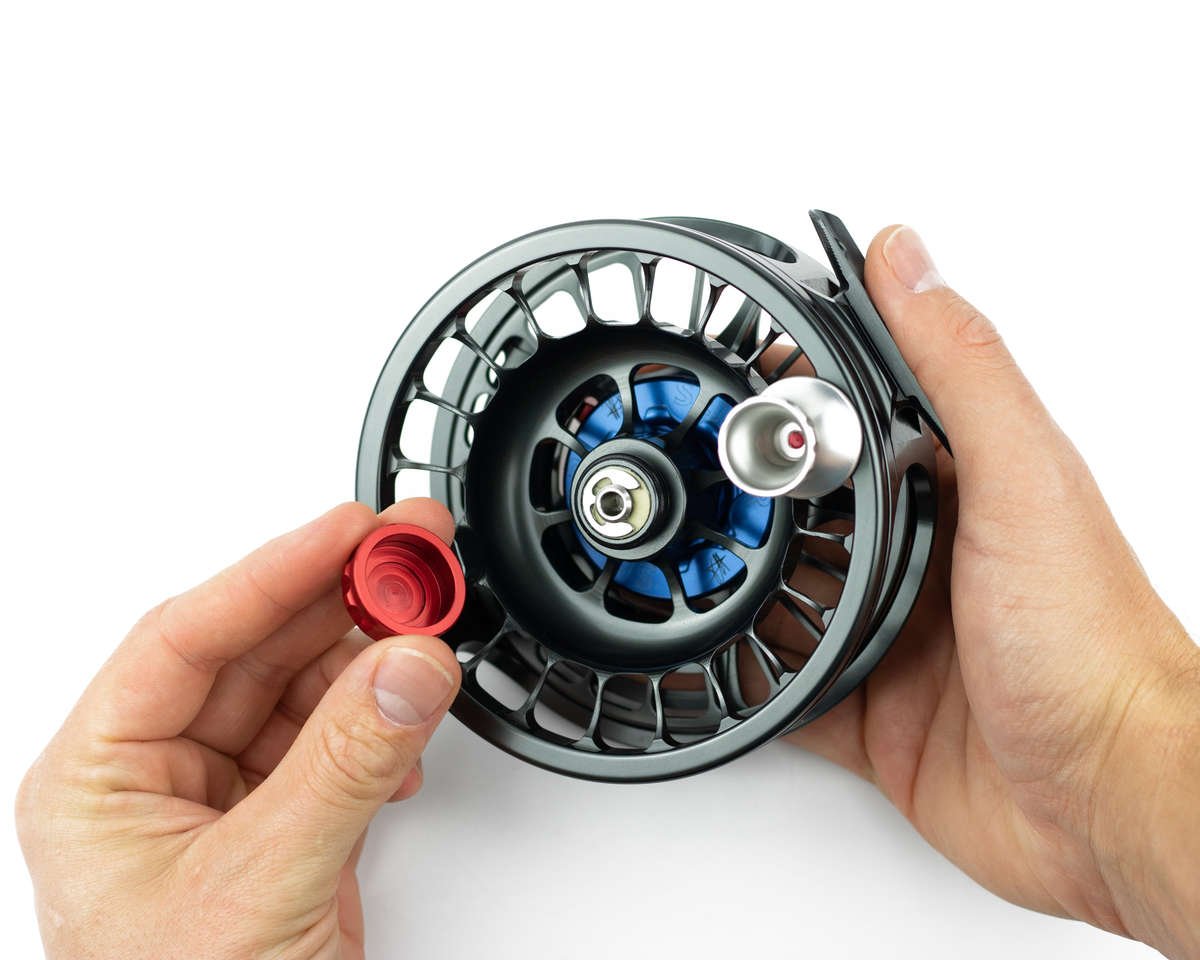 SEIGLER Fly Reels: Hubcap cover ingeniously secured with a sealing O-ring for a snug fit. E-clip ensures tight, dependable connection, ensuring precise alignment and stability.