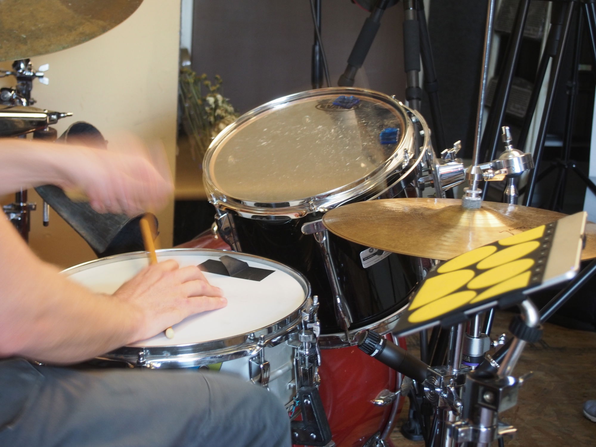 Synthesizing Drums: The Snare Drum