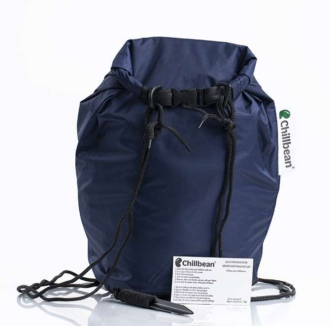 Chillbean Air uppblåsbar soffa navy blue som ryggsäck
