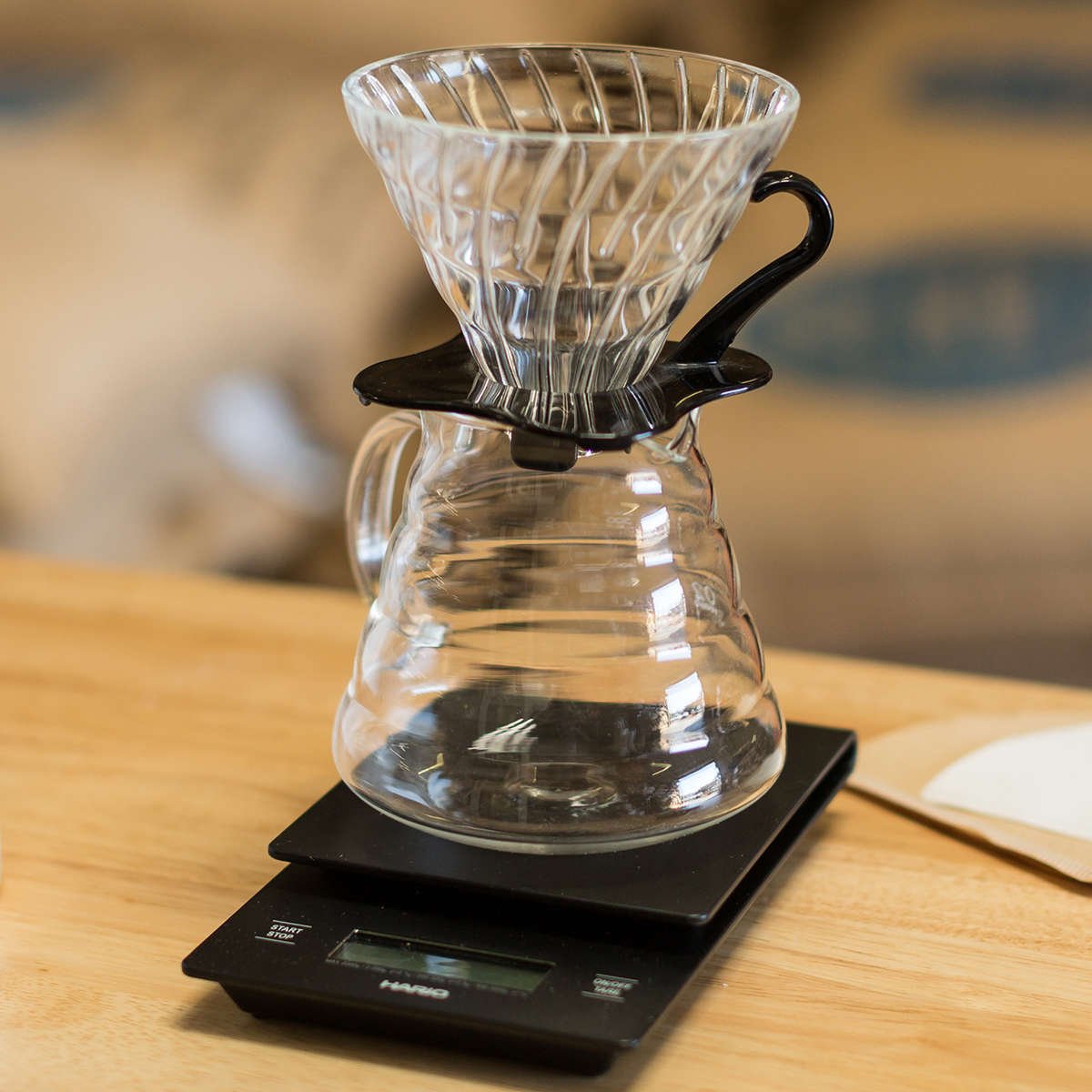 V60 DRIPPER ON TOP OF CARAFE AND ON TOP OF SCALE.