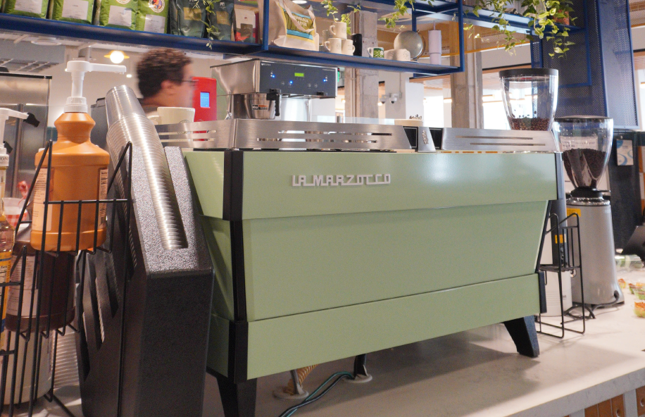 image of behind bar at emory's location