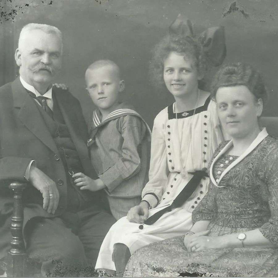 Die Familie Edelmann produziert bereits seit über 130 Jahren hochwertigen Kaffee, die Finca Sonora ist seitdem in Familienhand. Die Familie Edelmann produziert bereits seit über 130 Jahren hochwertigen Kaffee, die Finca Sonora ist seitdem in Familienhand.