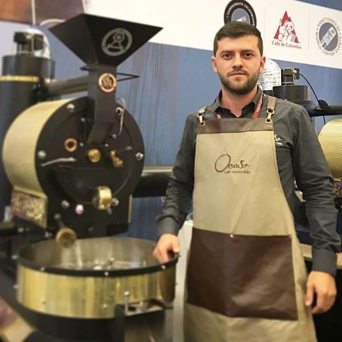 Gerösteter Kaffee vom kolumbianischen Vize Röstmeister Santiago. Gerösteter Kaffee vom kolumbianischen Vize Röstmeister Santiago.