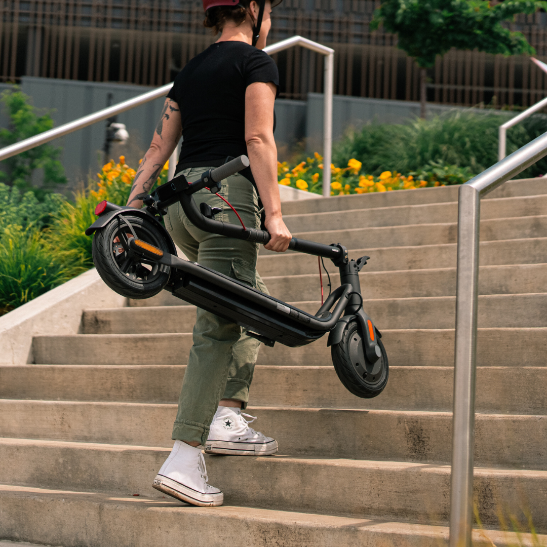 NAVEE V40 Electric scooter portability