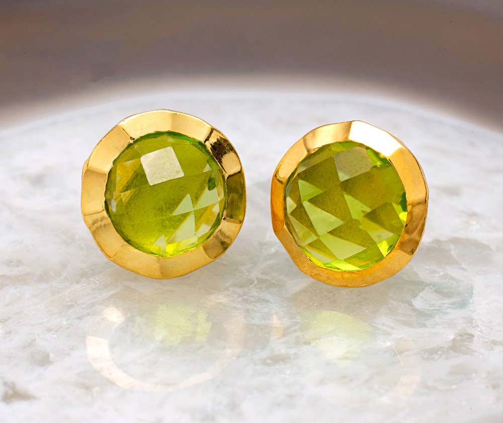 Boho Hammered Peridot Gold Earrings