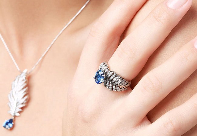 How to Wear Sapphires Rings this September