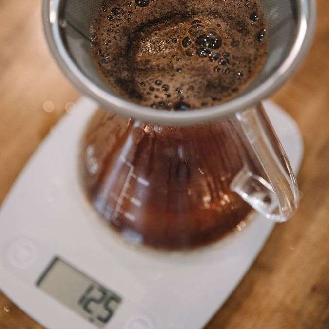 Agitate the grounds in the Aeropress