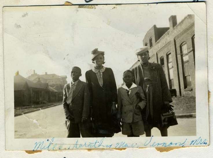 Miles Davis, his sister Dorothy Mae, his Vernon, his mother Cleota H. Henry Davis, nick-named "Mama-Cleo". Courtesy of Anthony Barboza collection